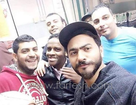 صور تامر حسني مع زوجته بسمة بوسيل يشاركان في حملة التبرع بالدم صورة رقم 8 صور تامر حسني مع زوجته بسمة بوسيل يشاركان في حملة التبرع بالدم صورة رقم 8