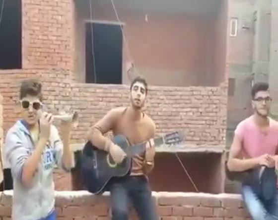 فيديو ساخر ينتقد اغنية عمرو دياب ومحمد منير (القاهرة) صورة رقم 1 فيديو ساخر ينتقد اغنية عمرو دياب ومحمد منير (القاهرة) صورة رقم 1