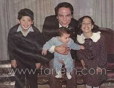 صور عادل امام العائلية القديمة مع شقيقه، والده، زوجته وابنائه صورة رقم 1 صور عادل امام العائلية القديمة مع شقيقه، والده، زوجته وابنائه صورة رقم 1