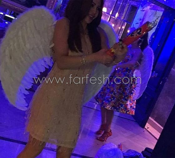 هل بلغت 50 عاما؟ فيديو وصور هيفاء وهبي ترقص تصرخ وتقفز في عيدها صورة رقم 3 هل بلغت 50 عاما؟ فيديو وصور هيفاء وهبي ترقص تصرخ وتقفز في عيدها صورة رقم 3