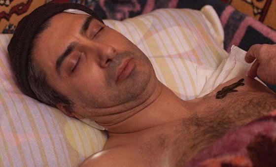 مشهد دودة العلق تطهّر جرح ممثل في وادي الذئاب تثير الجمهور صورة رقم 1 مشهد دودة العلق تطهّر جرح ممثل في وادي الذئاب تثير الجمهور صورة رقم 1