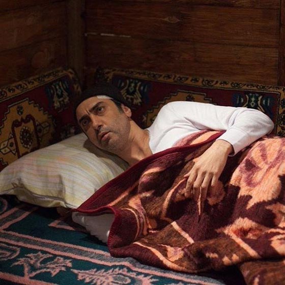مشهد دودة العلق تطهّر جرح ممثل في وادي الذئاب تثير الجمهور صورة رقم 2 مشهد دودة العلق تطهّر جرح ممثل في وادي الذئاب تثير الجمهور صورة رقم 2