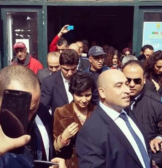 صور النجمة التركية توبا (لميس) في الجزائر تزور اطفال المصابين بمرض السرطان صورة رقم 10 صور النجمة التركية توبا (لميس) في الجزائر تزور اطفال المصابين بمرض السرطان صورة رقم 10