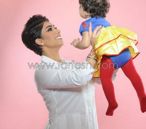 بمناسبة عيد الام: اجمل صور الفنانات العربيات مع أبنائهن وبناتهن صورة رقم 5 بمناسبة عيد الام: اجمل صور الفنانات العربيات مع أبنائهن وبناتهن صورة رقم 5
