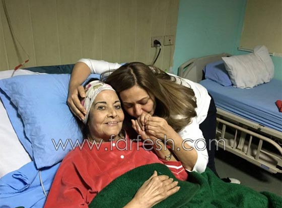 صور ليلى علوي تزور الجنود المصابين في سيناء وتطمئن على مديحة يسري صورة رقم 5 صور ليلى علوي تزور الجنود المصابين في سيناء وتطمئن على مديحة يسري صورة رقم 5