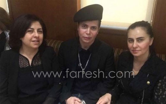 فيديو وصور جو رعد بقبعة نسائية غريبة في عزاء والد راغب علامة! صورة رقم 1 فيديو وصور جو رعد بقبعة نسائية غريبة في عزاء والد راغب علامة! صورة رقم 1
