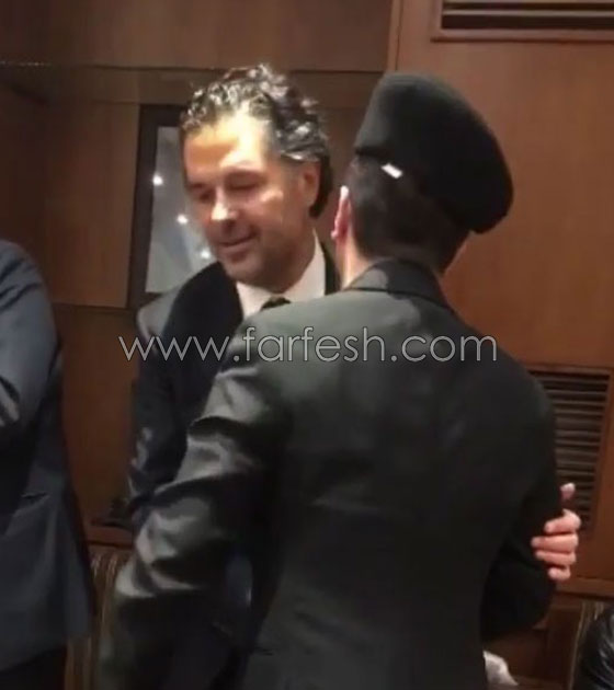 فيديو وصور جو رعد بقبعة نسائية غريبة في عزاء والد راغب علامة! صورة رقم 3 فيديو وصور جو رعد بقبعة نسائية غريبة في عزاء والد راغب علامة! صورة رقم 3
