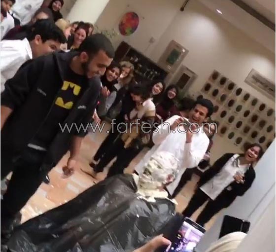 فيديو فاهد الهاجري ابن احلام يضرب مدير مدرسته بالكيك يثير استياء ونقدا ليس في محله! صورة رقم 4 فيديو فاهد الهاجري ابن احلام يضرب مدير مدرسته بالكيك يثير استياء ونقدا ليس في محله! صورة رقم 4