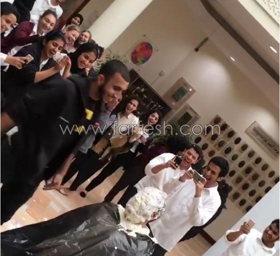 فيديو فاهد الهاجري ابن احلام يضرب مدير مدرسته بالكيك يثير استياء ونقدا ليس في محله! صورة رقم 2 فيديو فاهد الهاجري ابن احلام يضرب مدير مدرسته بالكيك يثير استياء ونقدا ليس في محله! صورة رقم 2