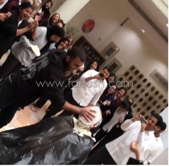 فيديو فاهد الهاجري ابن احلام يضرب مدير مدرسته بالكيك يثير استياء ونقدا ليس في محله! صورة رقم 3 فيديو فاهد الهاجري ابن احلام يضرب مدير مدرسته بالكيك يثير استياء ونقدا ليس في محله! صورة رقم 3