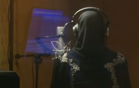 3 ملايين معجب للفنانة العربية شيمي: تغني وتخفي اسمها، وجهها ومشينتها! صورة رقم 2 3 ملايين معجب للفنانة العربية شيمي: تغني وتخفي اسمها، وجهها ومشينتها! صورة رقم 2