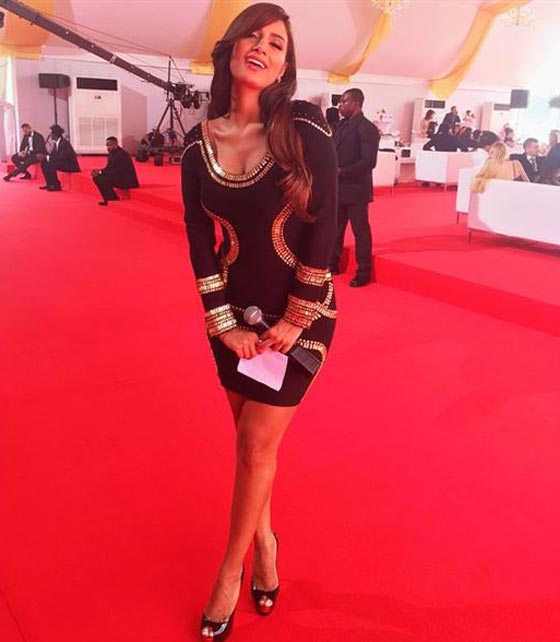 ممثل هندي يُحرج المذيعة المصرية جوري بكر ويقبلها امام الكاميرات صورة رقم 6 ممثل هندي يُحرج المذيعة المصرية جوري بكر ويقبلها امام الكاميرات صورة رقم 6