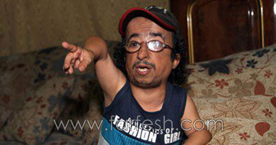  صور الفنان القزم محمد عيد يؤدي العمرة ويشكو من البطالة في مصر صورة رقم 3