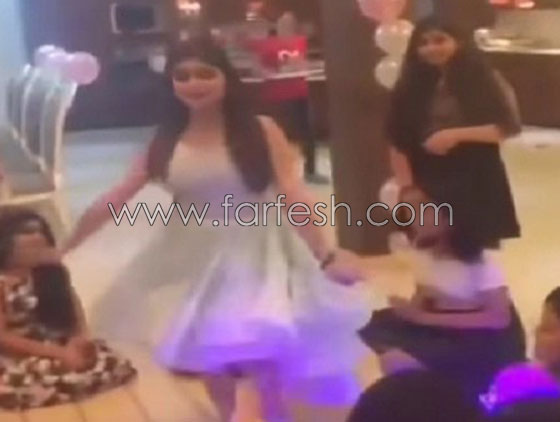 فيديو رقص حلا الترك على اغنية هلا بالعيال، بين معجبين ومنتقدين صورة رقم 1 فيديو رقص حلا الترك على اغنية هلا بالعيال، بين معجبين ومنتقدين صورة رقم 1