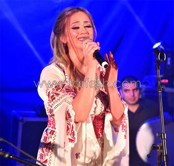 الموسيقار سيمون شاهين والفنانة الفلسطينية دلال ابو امنة في (زفير) صورة رقم 9 الموسيقار سيمون شاهين والفنانة الفلسطينية دلال ابو امنة في (زفير) صورة رقم 9