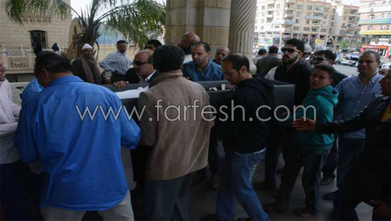 اين الوفاء في الوسط الفني؟ 5 فنانين فقط في جنازة سيد زيان صورة رقم 6 اين الوفاء في الوسط الفني؟ 5 فنانين فقط في جنازة سيد زيان صورة رقم 6