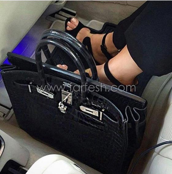 صور هيفاء وهبي بـ جمبسوت ضيق وحقيبة يد مرصعة بالالماس صورة رقم 2 صور هيفاء وهبي بـ جمبسوت ضيق وحقيبة يد مرصعة بالالماس صورة رقم 2