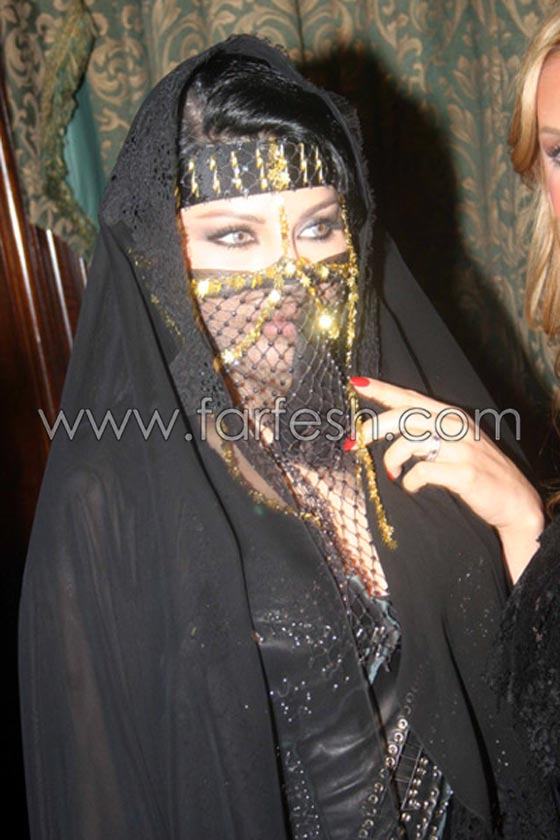لقطات مثيرة لفنانات جمعن بين عمرو خالد وعمرو دياب في اطلالة واحدة صورة رقم 2 لقطات مثيرة لفنانات جمعن بين عمرو خالد وعمرو دياب في اطلالة واحدة صورة رقم 2