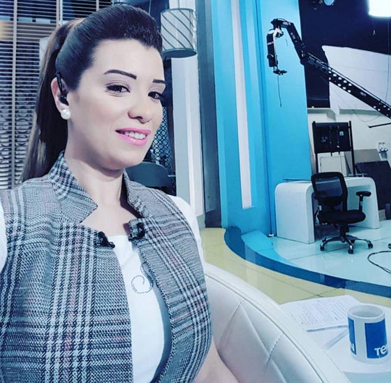 فيديو طريف: خطيب مذيعة عربية يفاجئ خطيبته ويصالحها على الهواء صورة رقم 8 فيديو طريف: خطيب مذيعة عربية يفاجئ خطيبته ويصالحها على الهواء صورة رقم 8