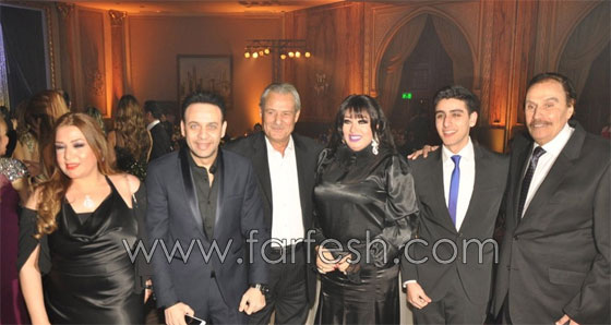 صور فنانين يجاملون في افراح المشاهير: 25 صورة خلف الكواليس صورة رقم 24 صور فنانين يجاملون في افراح المشاهير: 25 صورة خلف الكواليس صورة رقم 24