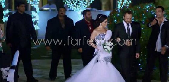 صور فنانات عازبات ارتدين فستان الزفاف أمام الكاميرات فقط صورة رقم 4