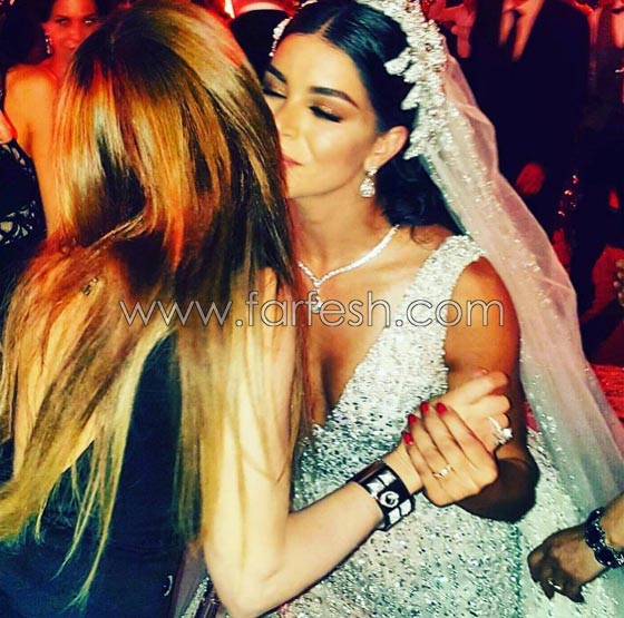 صور هيفاء وهبي في زفاف ريما فقيه تثير شكوكا بعملية تجميل جديدة! صورة رقم 7 صور هيفاء وهبي في زفاف ريما فقيه تثير شكوكا بعملية تجميل جديدة! صورة رقم 7