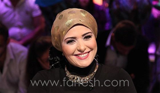 صور صادمة للفنانة صابرين: تدخن سيجارة وهي بدون حجاب! صورة رقم 5 صور صادمة للفنانة صابرين: تدخن سيجارة وهي بدون حجاب! صورة رقم 5