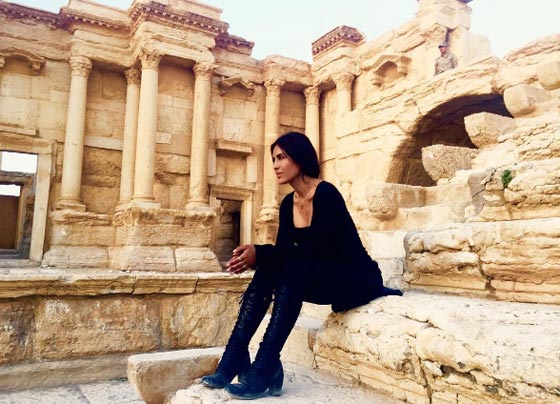 فنانة عالمية تتجاهل وزير الإعلام السوري وتفضل عليه ماسح أحذية صورة رقم 7 فنانة عالمية تتجاهل وزير الإعلام السوري وتفضل عليه ماسح أحذية صورة رقم 7