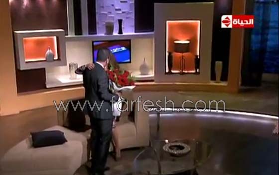 مفاجأة كبيرة للفنانة نجلاء بدر: خطيبها يقدم لها الشبكة على الهواء صورة رقم 6 مفاجأة كبيرة للفنانة نجلاء بدر: خطيبها يقدم لها الشبكة على الهواء صورة رقم 6