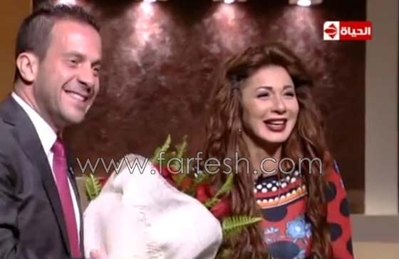 مفاجأة كبيرة للفنانة نجلاء بدر: خطيبها يقدم لها الشبكة على الهواء صورة رقم 4 مفاجأة كبيرة للفنانة نجلاء بدر: خطيبها يقدم لها الشبكة على الهواء صورة رقم 4