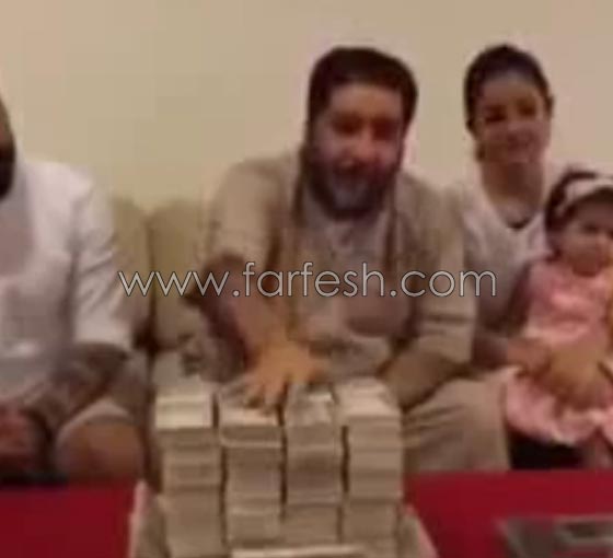 فيديو والد الفنانة شهد يهدي حفيدته أموالاً بقدر وزنها صورة رقم 3 فيديو والد الفنانة شهد يهدي حفيدته أموالاً بقدر وزنها صورة رقم 3