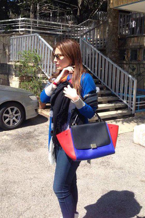 كم تكلّف حقائب النجمات؟ هيفاء بـ 125 الف دولار واحلام بـ 80 الف! صورة رقم 10 كم تكلّف حقائب النجمات؟ هيفاء بـ 125 الف دولار واحلام بـ 80 الف! صورة رقم 10