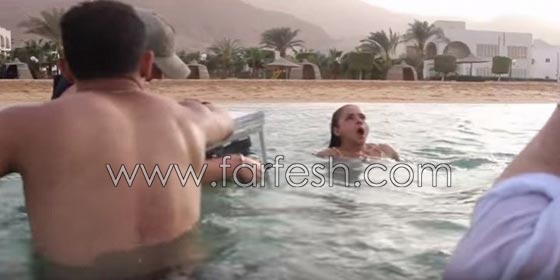 هكذا غرقت نيللي كريم في (سقوط حر).. شاهد الصور صورة رقم 2 هكذا غرقت نيللي كريم في (سقوط حر).. شاهد الصور صورة رقم 2