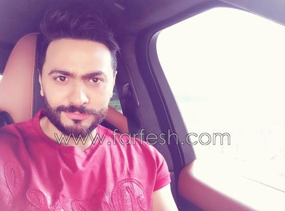 تامر حسني يركع أمام فتاة من ذوات الاحتياجات الخاصة ويقبّل يدها صورة رقم 3 تامر حسني يركع أمام فتاة من ذوات الاحتياجات الخاصة ويقبّل يدها صورة رقم 3