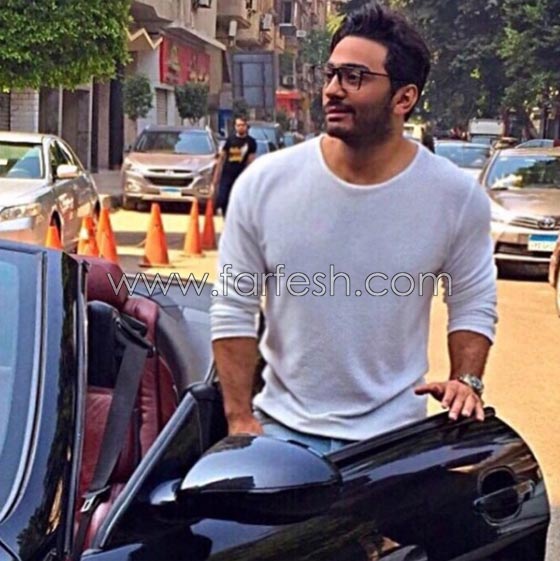 تامر حسني يركع أمام فتاة من ذوات الاحتياجات الخاصة ويقبّل يدها صورة رقم 8 تامر حسني يركع أمام فتاة من ذوات الاحتياجات الخاصة ويقبّل يدها صورة رقم 8
