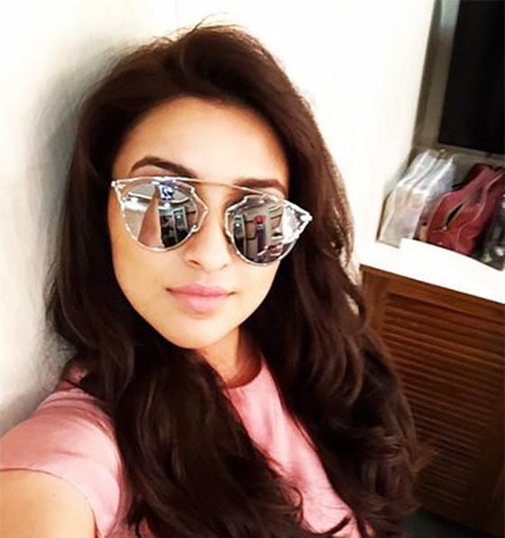 نجمات بوليوود يرتدين النظارات الشمسية.. فمن ارتدت النظارة الأجمل؟ صورة رقم 16 نجمات بوليوود يرتدين النظارات الشمسية.. فمن ارتدت النظارة الأجمل؟ صورة رقم 16