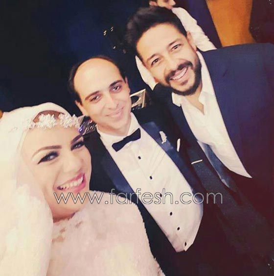 محمد حماقى يفاجئ احدى معجباته ويحقق حلمها بحضور حفل زفافها صورة رقم 1 محمد حماقى يفاجئ احدى معجباته ويحقق حلمها بحضور حفل زفافها صورة رقم 1