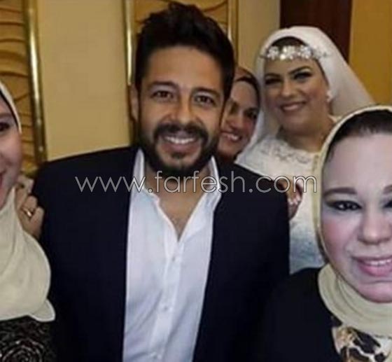 محمد حماقى يفاجئ احدى معجباته ويحقق حلمها بحضور حفل زفافها صورة رقم 3 محمد حماقى يفاجئ احدى معجباته ويحقق حلمها بحضور حفل زفافها صورة رقم 3