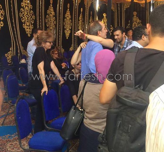 صور: يسرا تستقبل المعزين في وفاة عم زوجها الكابتن طارق سليم صورة رقم 4 صور: يسرا تستقبل المعزين في وفاة عم زوجها الكابتن طارق سليم صورة رقم 4