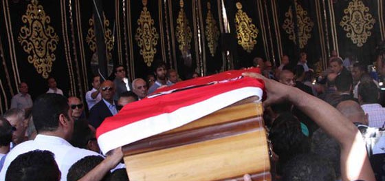 صور: يسرا تستقبل المعزين في وفاة عم زوجها الكابتن طارق سليم صورة رقم 16 صور: يسرا تستقبل المعزين في وفاة عم زوجها الكابتن طارق سليم صورة رقم 16