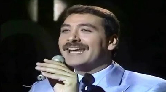 فيديو نادر: ربيع الخولي يغني (على رمش عيونها) بعد ان اصبح راهبا صورة رقم 10 فيديو نادر: ربيع الخولي يغني (على رمش عيونها) بعد ان اصبح راهبا صورة رقم 10