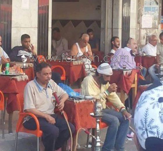 صور احمد راتب بالملابس الداخلية في مقهى شعبي: هل أصيب بالزهايمر؟ صورة رقم 2 صور احمد راتب بالملابس الداخلية في مقهى شعبي: هل أصيب بالزهايمر؟ صورة رقم 2
