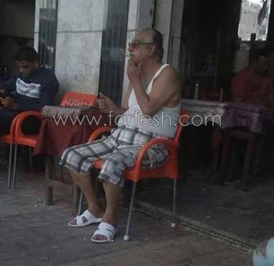 صور احمد راتب بالملابس الداخلية في مقهى شعبي: هل أصيب بالزهايمر؟ صورة رقم 1 صور احمد راتب بالملابس الداخلية في مقهى شعبي: هل أصيب بالزهايمر؟ صورة رقم 1