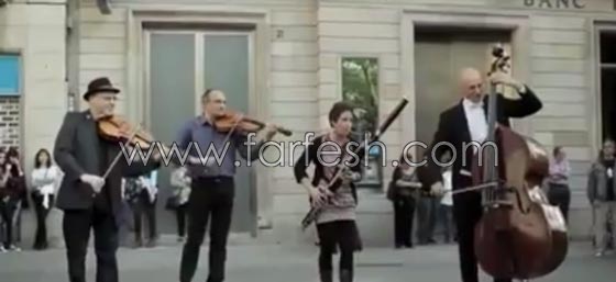 مجموعة عازفين تتحف المارة بسيمفونية رائعة من اجل البهجة صورة رقم 1 مجموعة عازفين تتحف المارة بسيمفونية رائعة من اجل البهجة صورة رقم 1