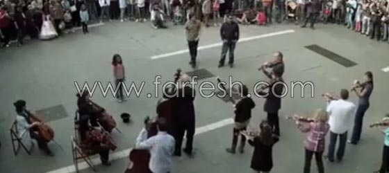مجموعة عازفين تتحف المارة بسيمفونية رائعة من اجل البهجة صورة رقم 8 مجموعة عازفين تتحف المارة بسيمفونية رائعة من اجل البهجة صورة رقم 8