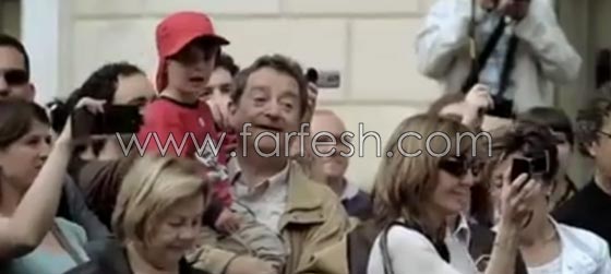 مجموعة عازفين تتحف المارة بسيمفونية رائعة من اجل البهجة صورة رقم 4 مجموعة عازفين تتحف المارة بسيمفونية رائعة من اجل البهجة صورة رقم 4