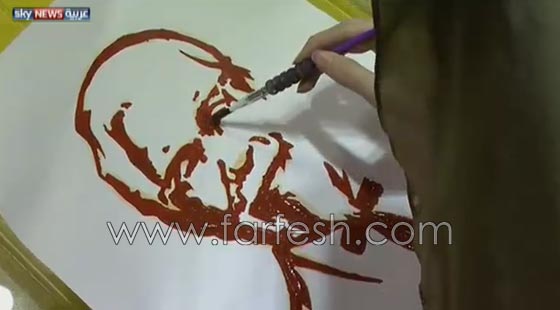 غرائب الفنانين: طالبة مصرية تبدع برسم لوحاتها ثم تأكلها! صورة رقم 3 غرائب الفنانين: طالبة مصرية تبدع برسم لوحاتها ثم تأكلها! صورة رقم 3
