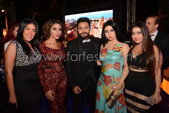 صور بسمة بوسيل مع والدة تامر حسني في (العين السخنة) صورة رقم 11 صور بسمة بوسيل مع والدة تامر حسني في (العين السخنة) صورة رقم 11