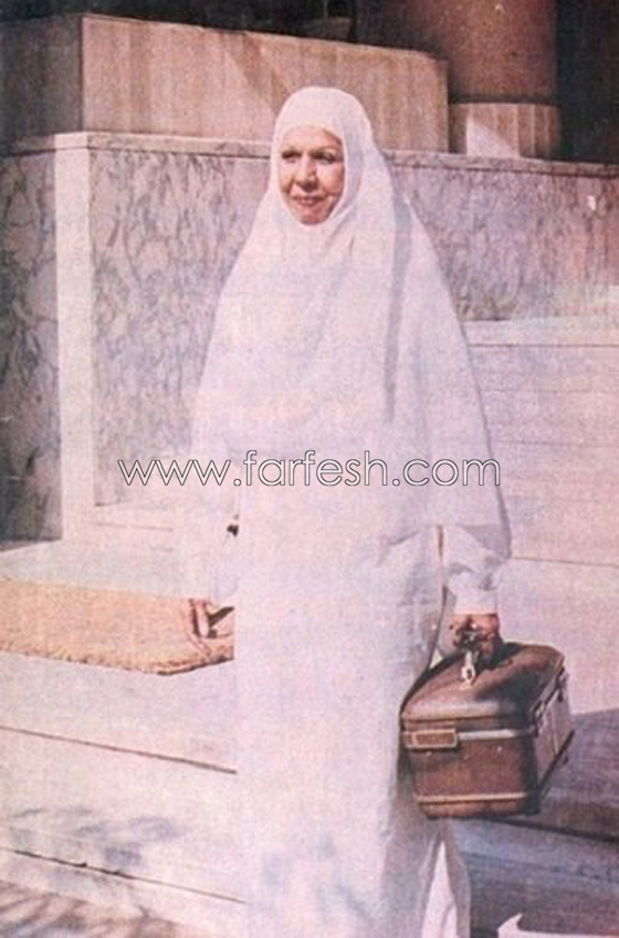 صور فنانين بملابس الاحرام: من ام كلثوم والعندليب الى سعد لمجرد وغادة عادل صورة رقم 4