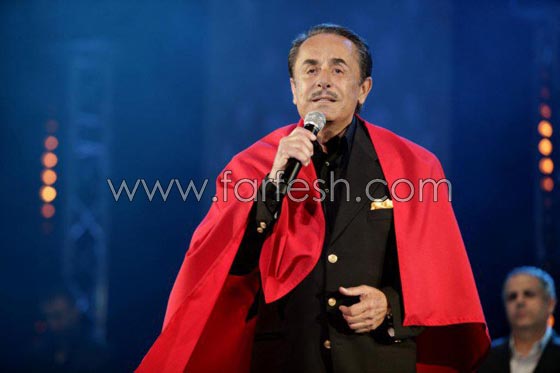 فيديو ملحم بركات يطرد مصورا عن المسرح بألفاظ بذيئة! صورة رقم 6 فيديو ملحم بركات يطرد مصورا عن المسرح بألفاظ بذيئة! صورة رقم 6